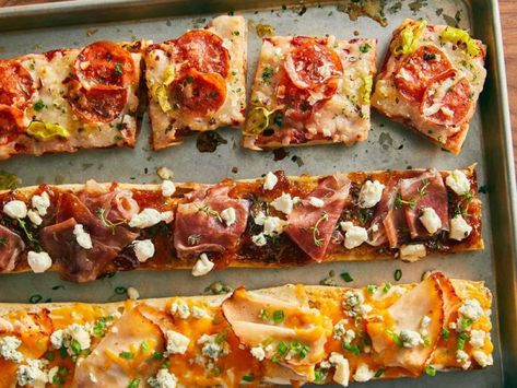 Bring flavor to the dinner table with a variety of delicious French baguette pizza styles. Baguettes are broiled and topped with pizza favorites, from classic toppings to sweet or spicy additions, for a unique Boar's Head pizza night. Baguette Pizzas, Baguette Pizza Recipe, Baguette Pizza, Pizzas Recipe, Garlic Pizza, Pizza Style, Theater Design, Boars Head, Great Pizza