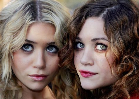 5 Things Fraternal Twins And Triplets Want You To Know, Because Not All Multiples Are Carbon Copies Of Each Other Magenta Lip, Twins Fashion, Different Colored Eyes, Fraternal Twins, Twin Baby Girls, Kate Olsen, Mary Kate Ashley, Candace Cameron Bure, Olsen Twins