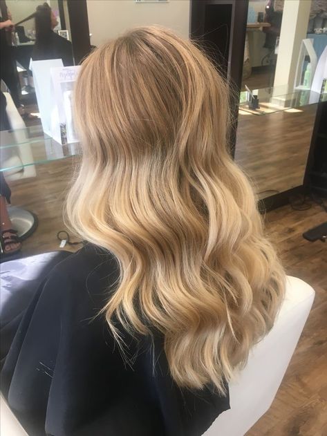 Natural Balayage, Warm Blonde Hair, Date Hairstyles, Blond Balayage, Blonde Waves, Balayage Blonde, Honey Blonde Hair, Balayage Hair Blonde, Blonde Hair Looks