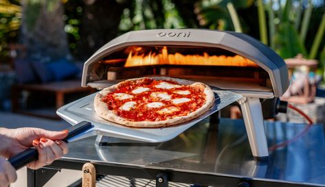 This Outdoor Pizza Oven Perfectly Cooks Pies in Only 60 Seconds https://www.wellandgood.com/ooni-pizza-oven/ #yoga #livelonger Small Pizza Oven, Ooni Koda 16, Fat Head Pizza Crust, Best Outdoor Pizza Oven, Ooni Pizza Oven, Ooni Pizza, Portable Pizza Oven, Gas Pizza Oven, Small Pizza