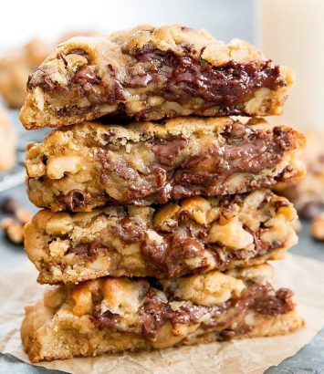 Cookies Levain, Bakery Chocolate Chip Cookies, Chocolate Chip Walnut Cookies, Cookies Bakery, Levain Bakery, Walnut Cookies, Chocolate Chip Cookie Recipe, Chip Cookie Recipe, Chocolate Recipe