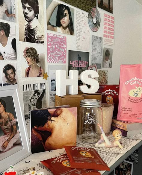 Harry Coded Bedroom, Room Inspo Harry Styles, Harry Styles Coded Room, Harry Coded Room, Harry Styles Room, One Direction Room, Chamberlain Coffee, Harry Coded, Harry Core