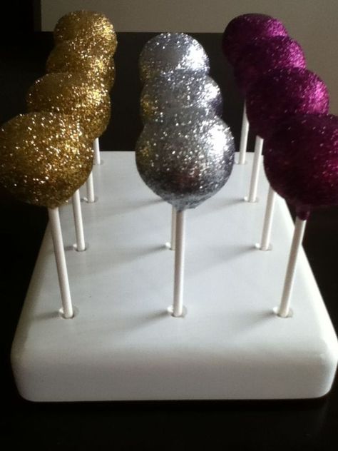 Sparkly Cake Pops, Disco Party Treats, Disco Cakepops, Disco Food Ideas 70s Party, Disco Treats, Disco Party Cake Ideas, Disco Desserts, Disco Cake Pops, 70s Cake Ideas