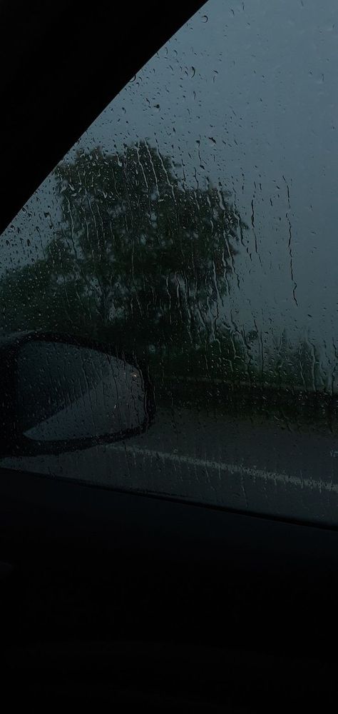 Dark Rainy Weather Aesthetic, Aesthetic Wallpaper Rainy Day, Forest Rainy Aesthetic, Rainy Weather Aesthetic Wallpaper, Rainy Aesthetics Wallpaper, Rainy Day Iphone Wallpaper, Foggy Wallpaper Aesthetic, Aesthetic Weather Wallpaper, Aesthetic Rainy Day Wallpaper