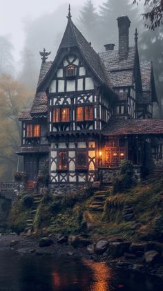 Mid Evil Houses, Medieval Home Exterior, Fantasy Homes Exterior, Medieval House Aesthetic, Gothic Tudor House, Dark Fantasy House, Fantasy House Exterior, Gothic Tavern, Enshrouded Build