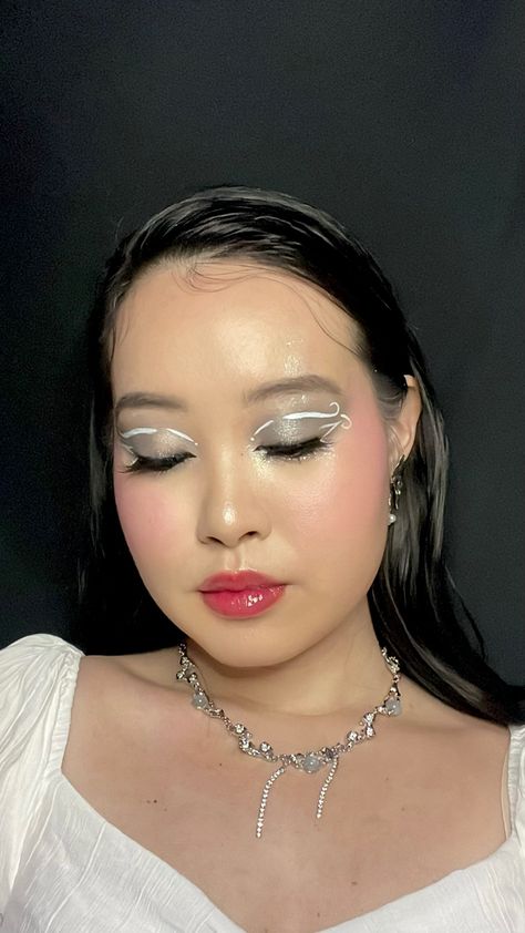 @clara.slays on ig and tiktok! Evermore Inspired Makeup, Folklore Eras Tour Makeup, Folklore Makeup Look, Folklore Eye Makeup, Folklore Makeup Eras Tour, Taylor Swift Fairy, Folklore Taylor Swift, Fairy Makeup, Eras Tour