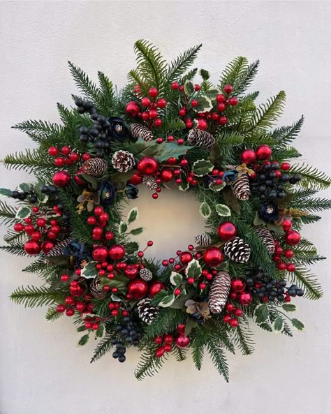 Black Christmas Decorations, Holiday Wreaths Christmas, Easy Christmas Decorations, Christmas Themes Decorations, Xmas Wreaths, Pink Christmas Tree, Christmas Inspo, Deco Floral, Christmas Door Decorations