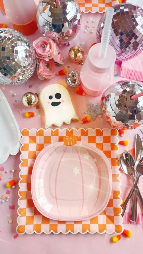 Halloween Girly Party, Pink Disco Halloween, Girls Halloween Party Ideas, Girl Halloween Party Ideas, Ghoul Gang Halloween Party, Pink Spooky Birthday, Groovy Halloween Birthday Party, Ghoul Gang Birthday Party, Spooky Vibes Birthday