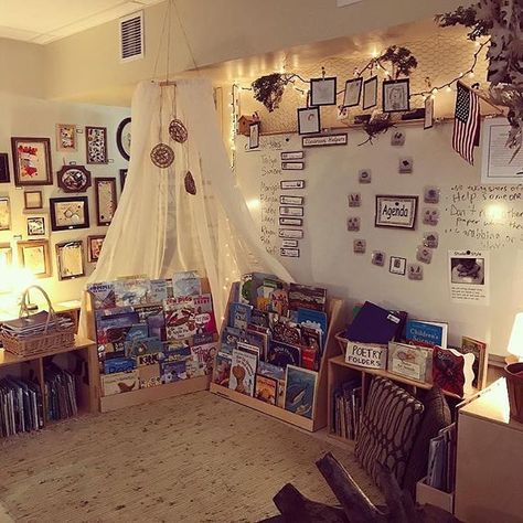 1. Low lighting is calming. Always a great addition to a classroom.  2. Bright colors can over stimulate some students. Muted tones relax and calm.   3. I’m 😍 with so much about this picture.  4. What do you like? 📸 : @fairydustteaching   #classroomdecor #naturalclassroom #looseparts #reggiokids #reggioemilia #inquiry #readingcorner #readingnook #elementaryteacher #elementary #classroom #classroomtransformation #classroomorganization    #Regram via @inspirational_t Hygge Classroom, Calming Classroom, Natural Classroom, Reading Corner Classroom, Fairy Dust Teaching, Reception Classroom, Reggio Emilia Classroom, Curiosity Approach, Reggio Inspired Classrooms