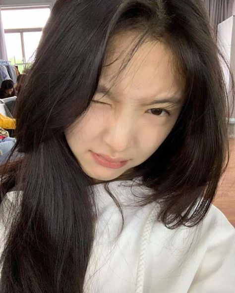 Zhang Ruonan, Random Girl, China Girl, Very Funny Pictures, Insta Photo, Photo Inspo, Asian Beauty, Pretty People, Funny Pictures