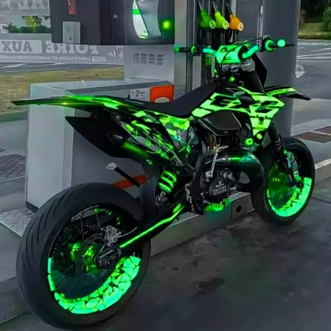 Kawasaki Dirt Bikes, Ktm Supermoto, Custom Dirt Bike, Green Motorcycle, Tmax Yamaha, Best Motorbike, Serie Bmw, Motocross Love, Image Moto