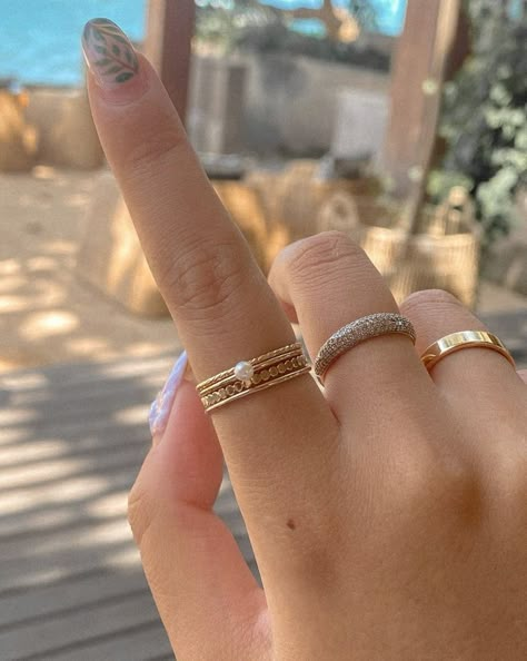 Gold Ring Hand, Gold Stacker Rings, Ring Stack Dainty, Gold Ring Combo, Simple Gold Ring Stack, Simple Gold Band Ring, Ring Combos Gold, Pretty Rings Gold, Dainty Gold Ring Stack