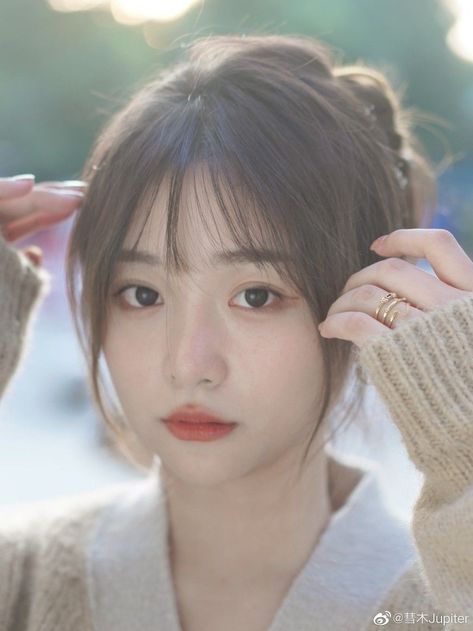 hairstyle Asian Hair Styles With Bangs, Korean Bangs Long Hair, Bangs With Side Pieces, Butterfly Cut With Bangs, Korean Haircuts, Bangs Inspo, Korean Bangs Hairstyle, Vampire Boyfriend, Korean Bangs