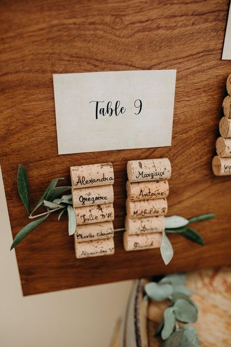 Pallet Table Plan, Photo Place Cards, Table Plan Wedding, Wine Cork Wedding, Cork Wedding, Tuscan Wedding, Wedding Table Plan, Seating Plan Wedding, Wine Corks