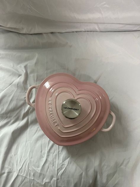 Cast Iron Display Ideas, Utensils Aesthetic, Pink Le Creuset, Le Creuset Heart, Le Creuset Pink, Le Creuset Kitchen, Le Creuset Cookware, 90s Clothing, House Essentials