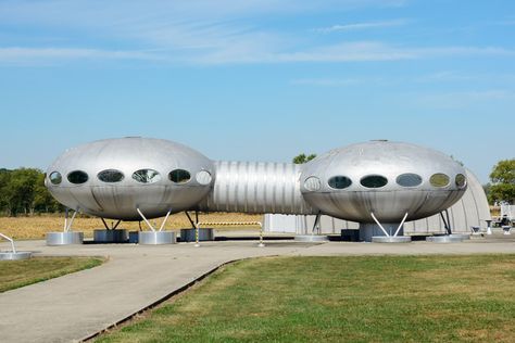 This short-lived design for a space-age abode lives on in Carlisle, Ohio. Futuro Houses, Colonial Times, Great River, Rural Retreats, Ski Chalet, Prefabricated Houses, Geodesic Dome, Space Rocket, Custom House