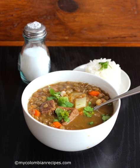 Sopa de Lentejas con Carne (Lentils and Beef Soup) |mycolombianrecipes.com Recipe Lentils, Lentil Soups, Carne Recipe, Colombian Recipes, Hearty Lunch, Cold Weather Food, Colombian Food, Lentil Soup Recipes, Beef Soup