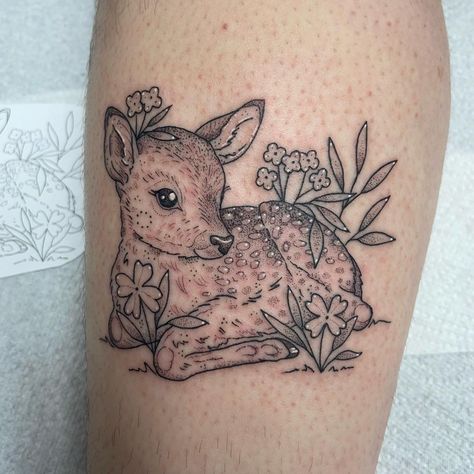 Manly Flash Tattoos, Fawn Tattoo Deer, Doe Tattoo Design, Sleeping Fawn Tattoo, Pretty Animal Tattoos, Doe And Fawn Tattoo, Cute Deer Tattoo, Woodland Animal Tattoo, Woodland Creature Tattoo