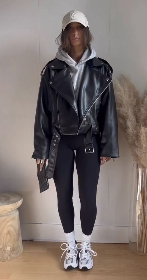 Athleisure Outfits Leather Jacket, Philly Outfits Fall, Comfy Leather Jacket Outfit, New York Street Style 2023 Winter, Outfit Ideas For Autumn 2024, Chic Athleisure Outfits Winter, Sweats And Leather Jacket Outfit, Leggings Leather Jacket Outfit, Trendy Outfits For 2024