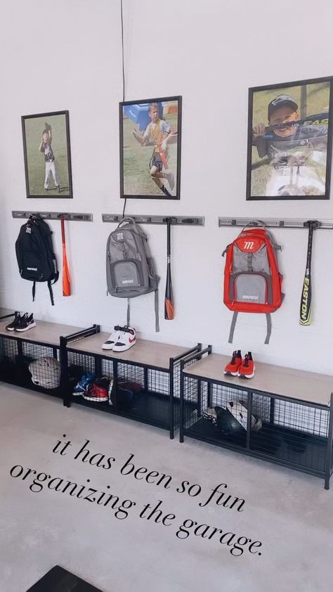 Garage Storage Diy, Sports Equipment Storage, Sports Storage, Garage Storage Inspiration, Garage Organization Tips, Workshop Diy, Garage Renovation, Garage Organize, Ball Storage