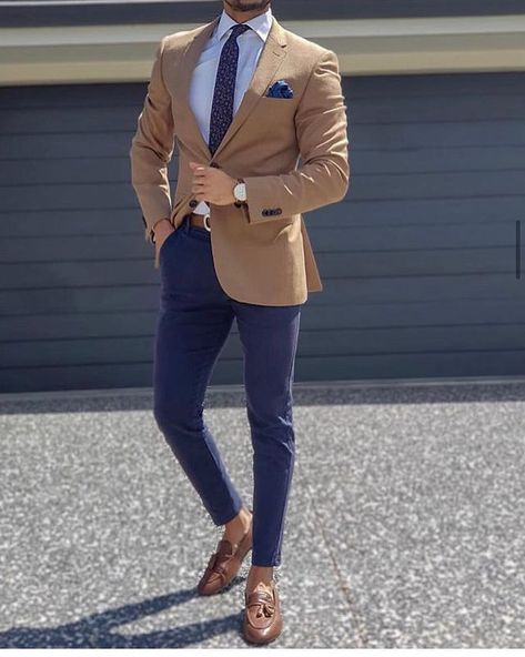 Suit color navy blue, beige and white shirt Blazer Outfits Men, Mens Business Casual Outfits, Herren Style, Men Blazer, Formal Men Outfit, Mens Fashion Blazer, Dress Suits For Men, Men Fashion Casual Shirts, Formal Mens Fashion