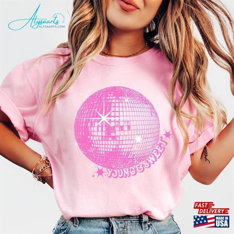 Disco Ball T-Shirt Mirrorball Tee Last Retro Shirt Groovy Bachelorette Party Oversized Women's Club Hoodie Classic Check more at https://alysaarts.com/product/disco-ball-t-shirt-mirrorball-tee-last-retro-shirt-groovy-bachelorette-party-oversized-women-s-club-hoodie-classic/ Groovy Bachelorette Party, Groovy Bachelorette, Hoco Ideas, Balls Shirt, Gamma Phi, Oversize Women, Birthday Tshirts, Retro Shirts, Disco Ball