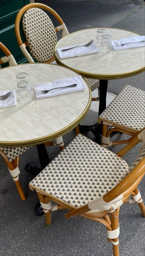 Bistro Aesthetic, French Cafe Table, Seating Arrangement Ideas, Bakery Furniture, Cafe Table And Chairs, Barista Aesthetic, Bistro Seating, Cafe Chairs And Tables, French Style Apartment