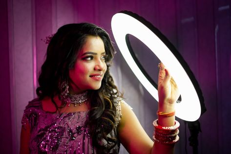 Ring Light Photography Bride, Ring Light Bridal Photography, Ringlight Photo Shoot, Ring Light Photography Photo Shoot, Parlour Shoot, Bridal Makeup Pictures, Ring Light Photography, Indian Bride Poses, Photoshop Hair