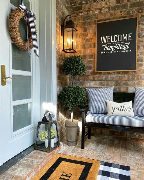 Front Porch Bench Decor, Porch Interior Design, Outdoor Entryway Decor, Front Porch Bench, Porch Wall Decor, Doorway Decor, Home Entryway, Porch Styles, Mixing Patterns