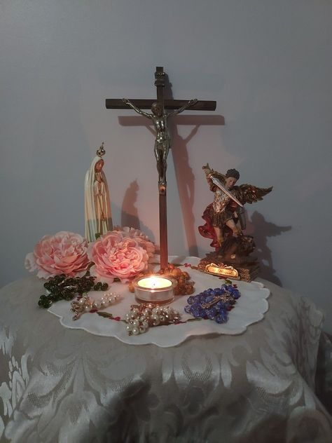 Catholic Minimalism, Catholic Prayer Corner, Catholic Lifestyle, Christian Altar, Catholic Home Altar, Catholic Core, Home Shrine, Altar Catholic, Prayer Altar