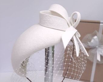 Designer Ivory Flowers Veil Pillbox Hat Bridal Fascinator - Etsy New Zealand Elegant Fascinator, Bridal Veils And Headpieces, Fascinator Hats Wedding, Bridal Fascinator, Bridal Hat, Wedding Hat, Wedding Fascinators, Bridal Veils, Fascinator Hat