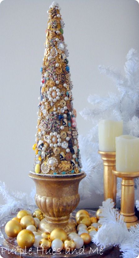 DIY:: Jeweled Christmas Tree - Upcycle jewelry using a painted Styrofoam cone, hot glue, and old jewelry Old Jewelry Crafts, Costume Jewelry Crafts, Jeweled Christmas Trees, Family Jewelry, Jeweled Christmas, Alternative Christmas, Jewelry Christmas Tree, Alternative Christmas Tree, Rustic Crafts