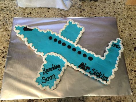 Baby shower cake-airplane cupcake pull apart Airplane Cupcake Cake, Cupcake Airplane, Cupcake Pull Apart, Airplane Cupcakes, Pull Apart Cupcake, Airplane Cake, Pull Apart Cake, 13 Birthday, Pull Apart Cupcakes