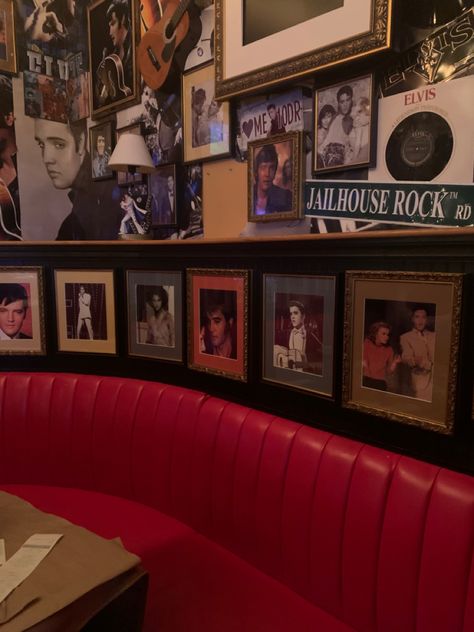 Red Elvis Aesthetic, Elvis Presley Decorations, Elvis Room Ideas, Vintage Couch Aesthetic, Elvis Decor, Music Bedroom Aesthetic, Elvis Aesthetic, Old Decoration, Cute Restaurant