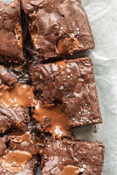 Brownies In The Microwave, Quick Brownie Recipe, Greek Yogurt Brownies, Microwave Brownie, Protein Brownies, Vegan Dark Chocolate, No Dairy, Delicious Brownies, Keto Brownies