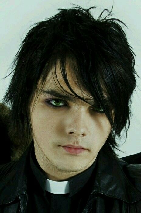 Priest Gerard, Johnny Depp 90s, Unholy Pictures, Gerald Way, I Love Mcr, Black Parade, Mikey Way, Frank Iero, Evanescence