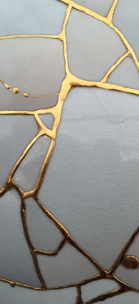 Kintsugi Kintsugi Photography, Kintsugi Wallpaper, Kintsugi Aesthetic, Kyoto Hotel, Textiles Ideas, Kintsugi Art, Ceiling Treatments, Mural Ideas, Concept Board