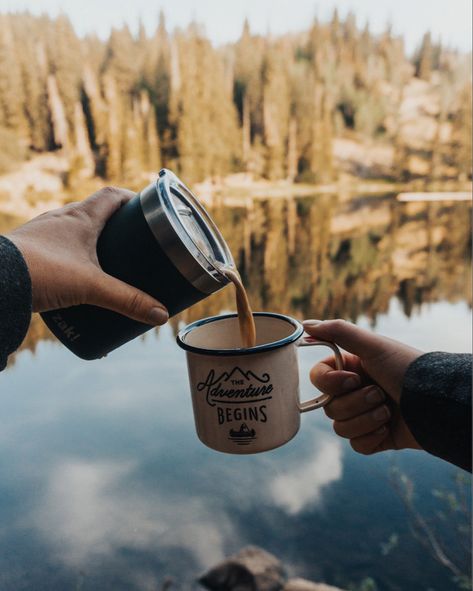 Morning coffee. Hiking coffee at a mountain lake during sunrise. Travel coffee in an enamel mug. Morning Coffee Photography, Outdoorsy Aesthetic, Camping Coffee Maker, Cowboy Coffee, Coffee Shop Aesthetic, Camping Coffee, Coffee Photography, Travel Hiking, Adventure Camping