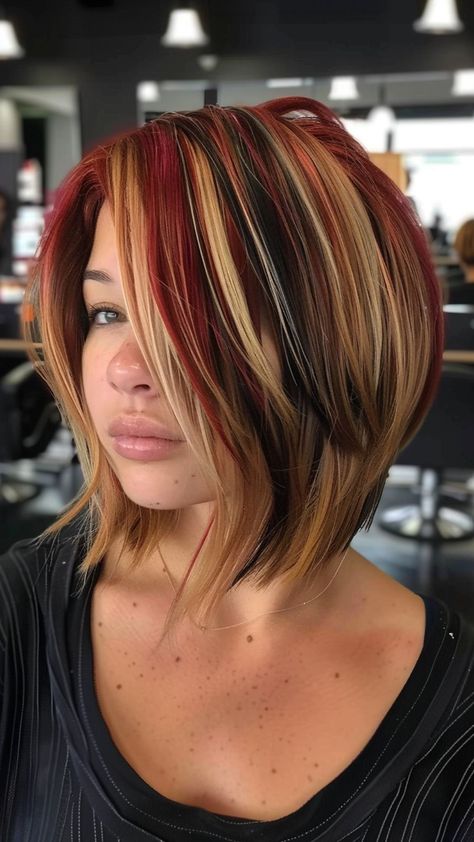 20 Chunky Highlights for a Fresh Style Hair Color Dark Underneath Blonde On Top, Short Hair With Chunky Highlights, Blonde Money Piece Dark Hair Short, Blonde Chunky Highlights, Highlights For Short Hair, Dynamic Hair, Caramel Hair Color Ideas, Hair Couler, Caramel Hair Color