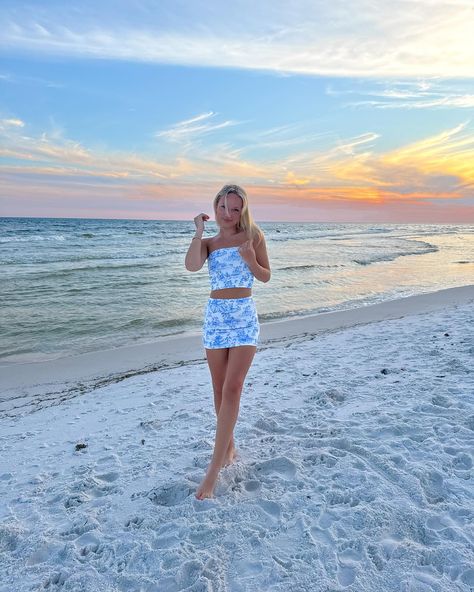 sunsets on 30a>> Myrtle Beach Outfits, Myrtle Beach Spring Break, Beach Inspo, Insta Poses, Beach Outfits, Beach Vibes, May 21, Beach Vibe, Myrtle Beach