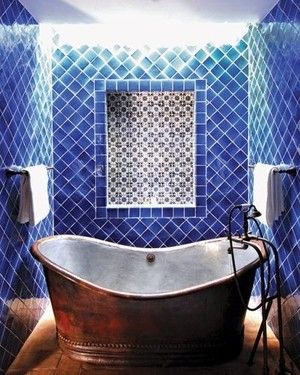 Blue ''underwater''-bathroom by Carla Aston found on this superb website with room makeover ideas by colors ! Talavera Bathroom, Mexican Tile Bathroom, Beautiful Tile Bathroom, Copper Tub, Bathroom Images, Talavera Tiles, Mexican Decor, Hotel Bathroom, Blue Bathroom