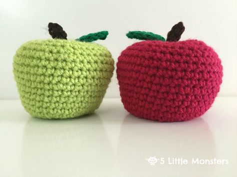 5 Little Monsters: Back to School Crocheted Apples Crochet Gifts For Teachers, Crochet Teacher Gifts, Crochet Apple, Christmas Crochet Patterns Free, Fall Crochet Patterns, Crochet Fruit, Crochet Food, Heart Tag, Christmas Crochet Patterns