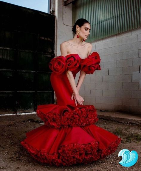 Spanish Party, Long Maxi Gowns, Prom Dresses 2023, Flamenco Dress, Handmade Rose, Woman Suit Fashion, Beachwear Fashion, Runway Dresses, Dresses 2023