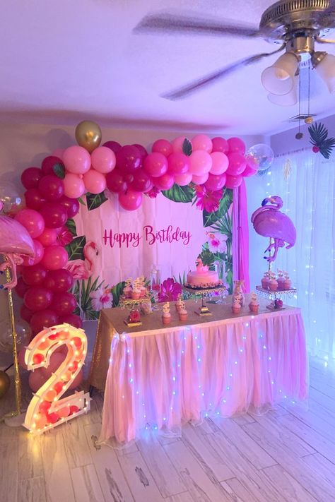 Flamingo Birthday Decorations, Flamingo Party Ideas, Pink Flamingo Birthday, Cake Balloons, Pink Flamingo Party, Flamingo Themed Party, Birthday Decorations At Home, Tropical Birthday Party, 1st Birthday Girl Decorations