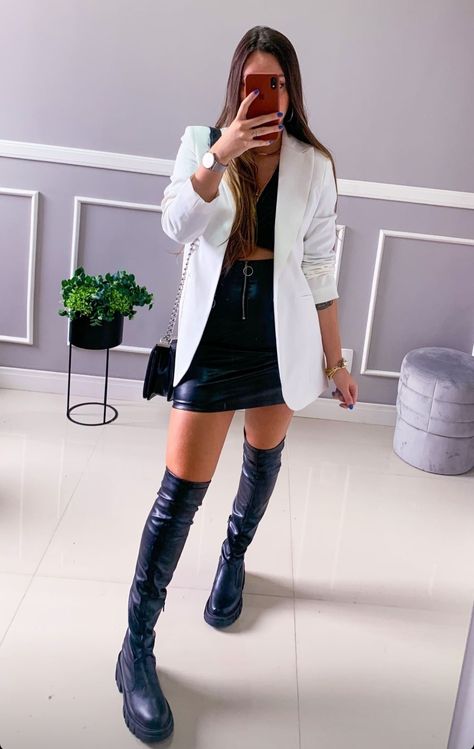 Outfit Botas, Long Leather Boots, Over The Knee Boot Outfit, Bota Over, Fancy Outfits, Outfit Goals, School Fashion, Boots Outfit, Outfits Casuales