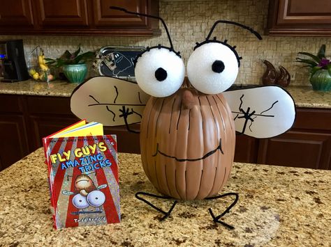 Fly Guy Pumpkin Book Character Fly Guy Pumpkin, Book Character Pumpkin, Book Character Pumpkins, Story Book Pumpkin, Character Pumpkins, Pumpkin Books, Pumpkin Decorating Contest, No Carve Pumpkin Decorating, Pumpkin Contest