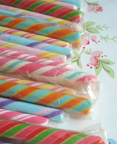 Old Fashioned Candy Sticks Penny Candy, I Want Candy, Old Fashioned Candy, Candy Sticks, Candy Girl, Vintage Candy, Candy Candy, Colorful Candy, Childhood Nostalgia