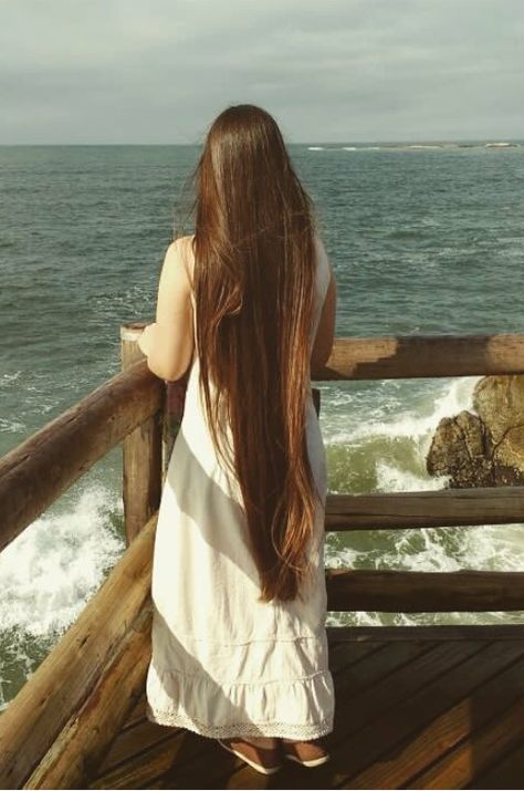 ħəάŕţĻəşş ģııŕĻ (faiza) Super Long Hair Aesthetic, Parallel Reality, Extremely Long Hair, Long Healthy Hair, Long Hair Pictures, Really Long Hair, Grow Long Hair, Long Dark Hair, Long Brown Hair