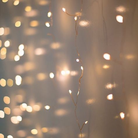 fairy lights✨ discovered by 🖤༒🍥Asia🍥༒🖤 on We Heart It Twinkle Lights Aesthetic, Fairy Light Curtain, Christmas Lights Background, Lights Aesthetic, Facebook Cover Images, Fairy Lights Bedroom, Aesthetic Light, Outdoor Living Decor, Lit Wallpaper