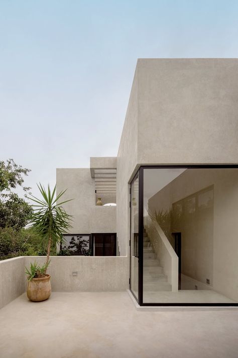 Villa Cava - Picture gallery 12 Brutalist House, Bohemian Deco, 2023 Picture, Smooth Concrete, Timeless Architecture, Concrete Facade, Internal Courtyard, Concrete House, Brutalist Architecture